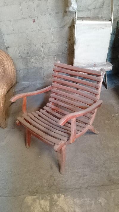 Michael van Beuren para Domus. Sillón en madera de primavera