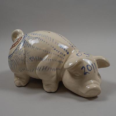 Cisco Jiménez. Puerco. Alcancía de cerámica pintada a mano.
