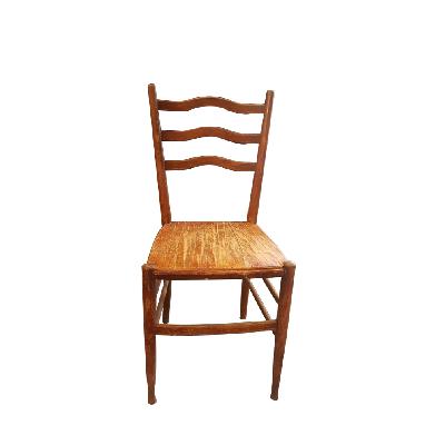 La Malinche. Silla de madera de olmo