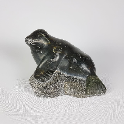 León marino de origen Inuit en saponita verde