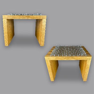 Emiliano Godoy. Par de taburetes Estudio en madera de encino blanco y tornillos de acero inoxidable (P/U)