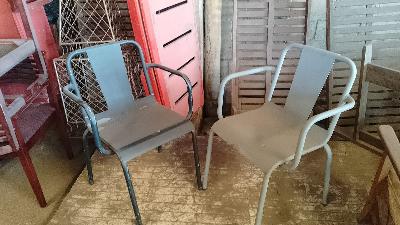 Isimar. Juego de sillas Napoles en aluminio laqueado color rojo y gris (P/U)