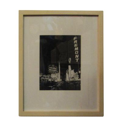 Fotografía en blanco y negro de las vegas con el Golden Nugget y Fremont