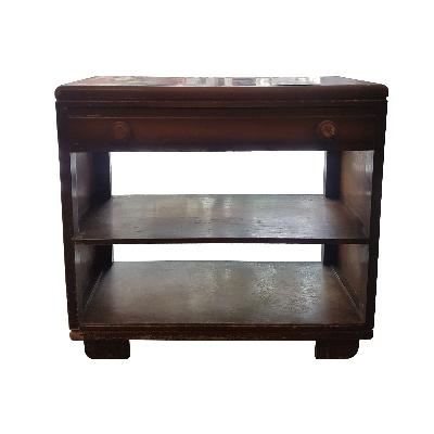 El Palacio de Hierro. Aparador de madera con cajón