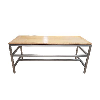 Mesa auxiliar en aluminio pulido y madera contrachapada