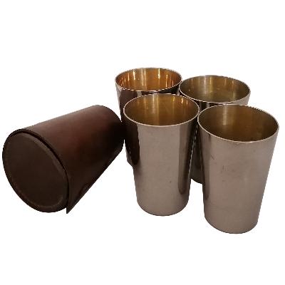 Juego de 4 vasos portátiles en metal plateado con interior dorado