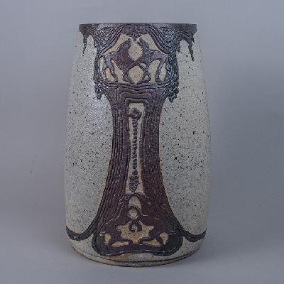 Florero estilo Art Nouveau en cerámica de alta temperatura color arena