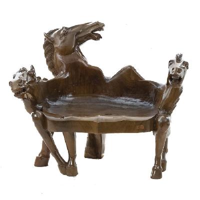 Felipe Zamora. Sillón en madera tallada con decoración a manera de caballos