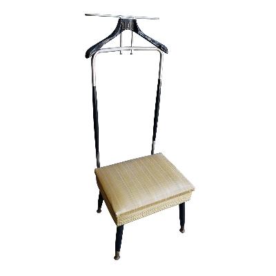 Perchero para caballero estilo Danés en madera laqueada negra y aluminio anodizado