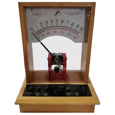 Instituto L. Torres Quevedo. Galvanómetro educacional con caja de madera