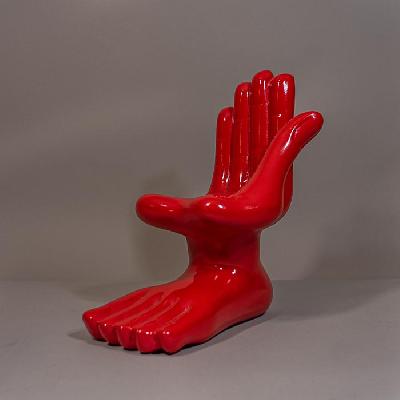 Pedro Friedeberg. Mano - pie de cerámica roja. 30cm