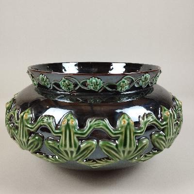 Vasija cachepot Ranas Bordallo Pinheiro.