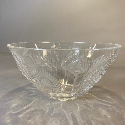 Lalique. Tazón redondo en cristal tallado con piñas y motivos lineales