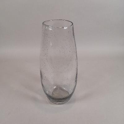 Florero de cristal en vidrio soplado rústico.