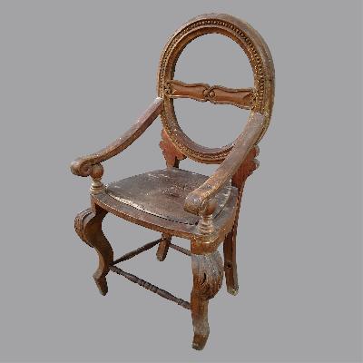 Silla Victoriana en madera tallada con respaldo de medallón