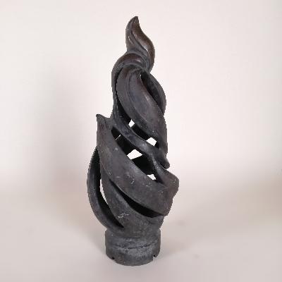 Pantalla para lámpara de mesa en bronce con forma de flama