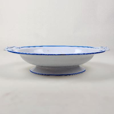 Platón en porcelana Villeroy & Boch con bordes color azul cerúleo