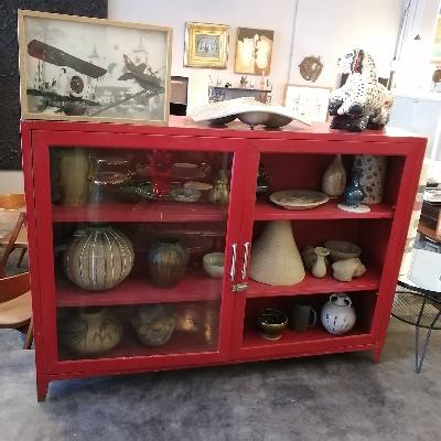 Gabinete de acero laqueado rojo