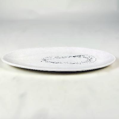 Pilar Pedroza. Plato oval en cerámica pintada a mano