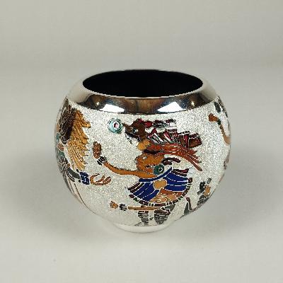 Miguel Pineda. Depósito estilo Neomaya en metal esmaltado